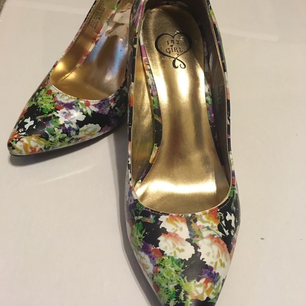 Flowery Pumps